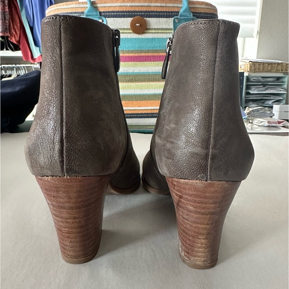 Franco Sarto brown Ankle zippered leather suede boots with 2 1/2 inch heel - Picture 2 of 10